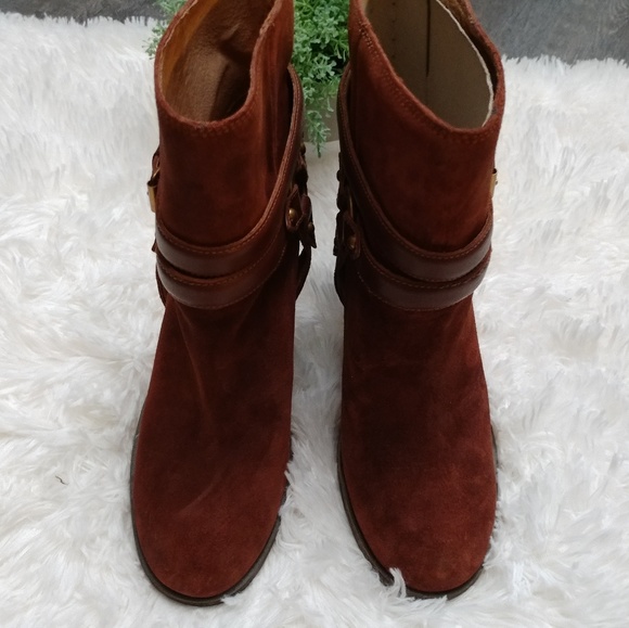 Ugg Suede Dandridge harness Bootie size 7 - Picture 2 of 9